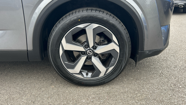 Nissan Qashqai 1.3 DiG-T MH N-Connecta 5dr Petrol Hatchback